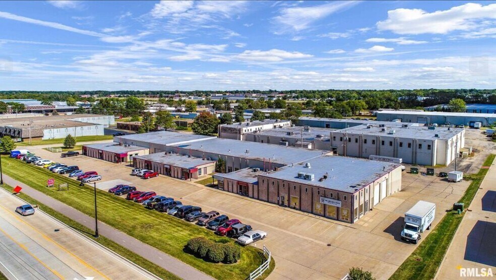 More Photos Of 8202-8226 N University St, Peoria Light Distribution For Lease