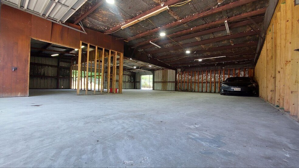 More Photos Of 610 New York St, Navasota Flex For Lease