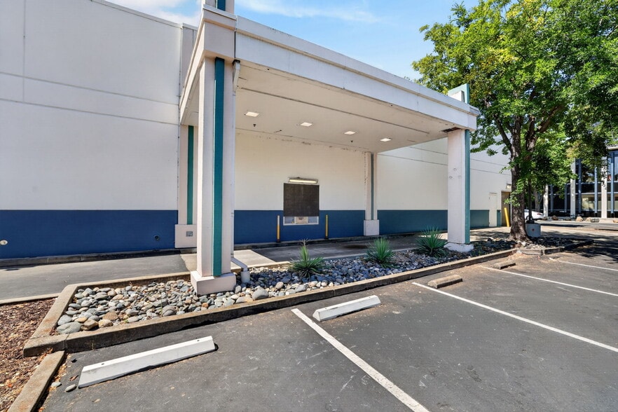 More Photos Of 1401 Broadway, Sacramento Drugstore For Lease