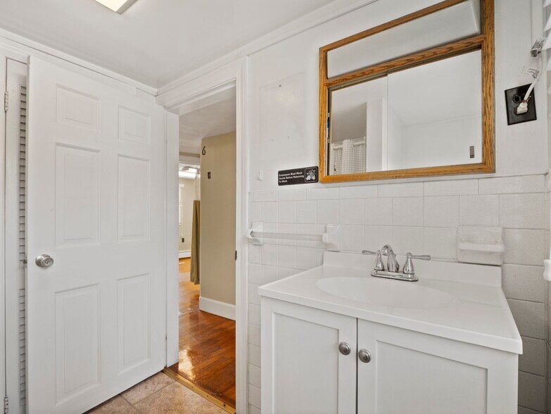 More Photos Of 306 Main St, Wilmington Medical For Sale