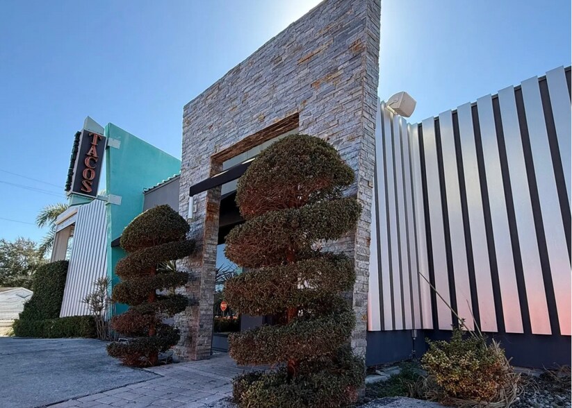 Primary Photo Of 2702 W Kennedy Blvd, Tampa Restaurant For Lease