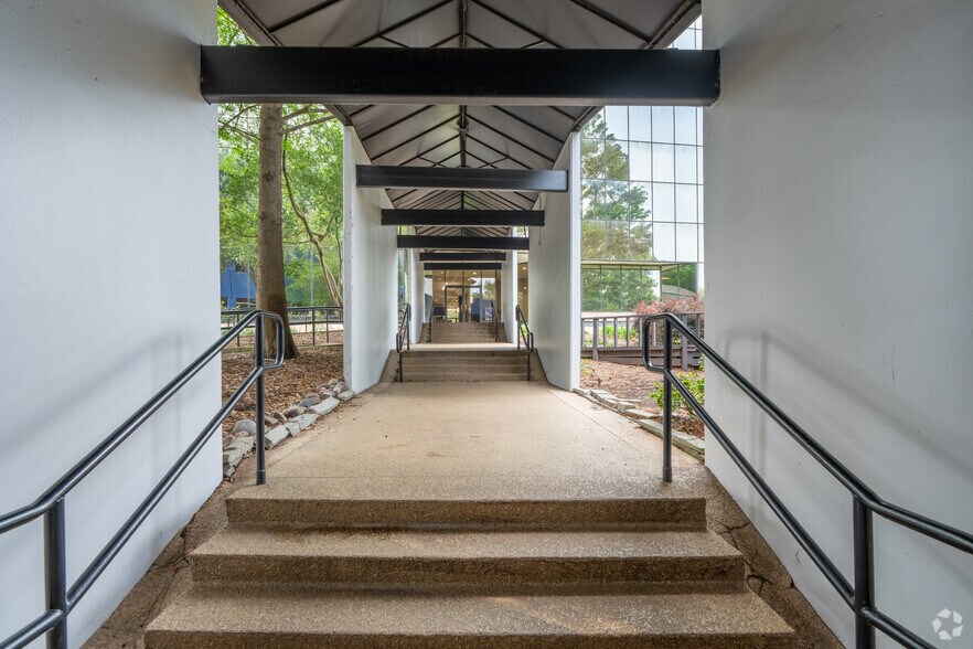 More Photos Of 7600 W Tidwell Rd, Houston Office For Lease