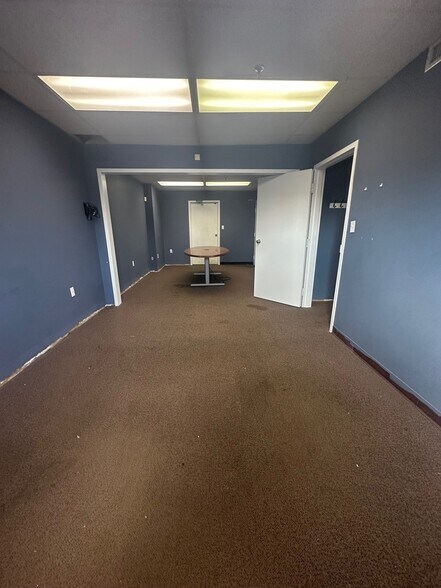 More Photos Of 92 Weston St, Hartford Light Distribution For Lease