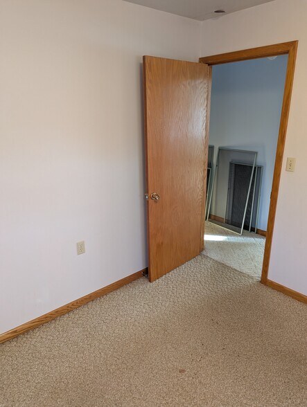 More Photos Of 340 Elm St E, Canova Sports And Entertainment For Sale