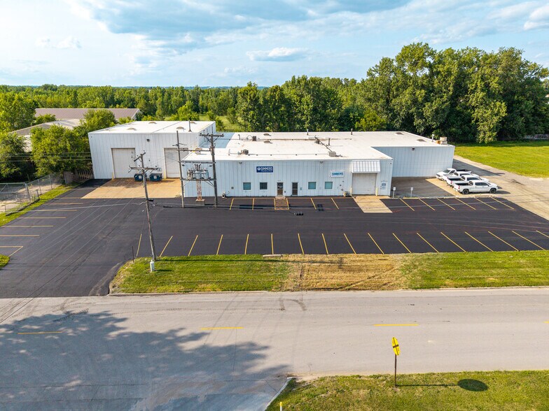 More Photos Of 415 31st Ave, Rock Island Warehouse For Sale