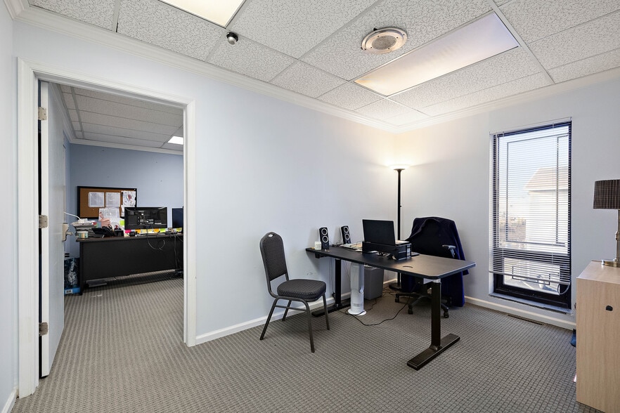 More Photos Of 2400 W 4th St, Wilmington Office For Sale