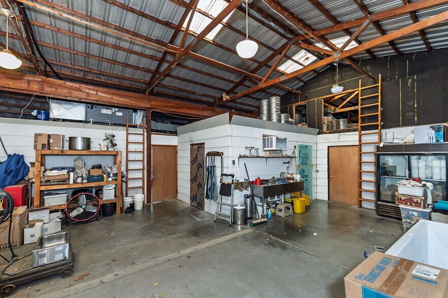 More Photos Of 3166 Highway B, Berger Winery Vineyard For Sale