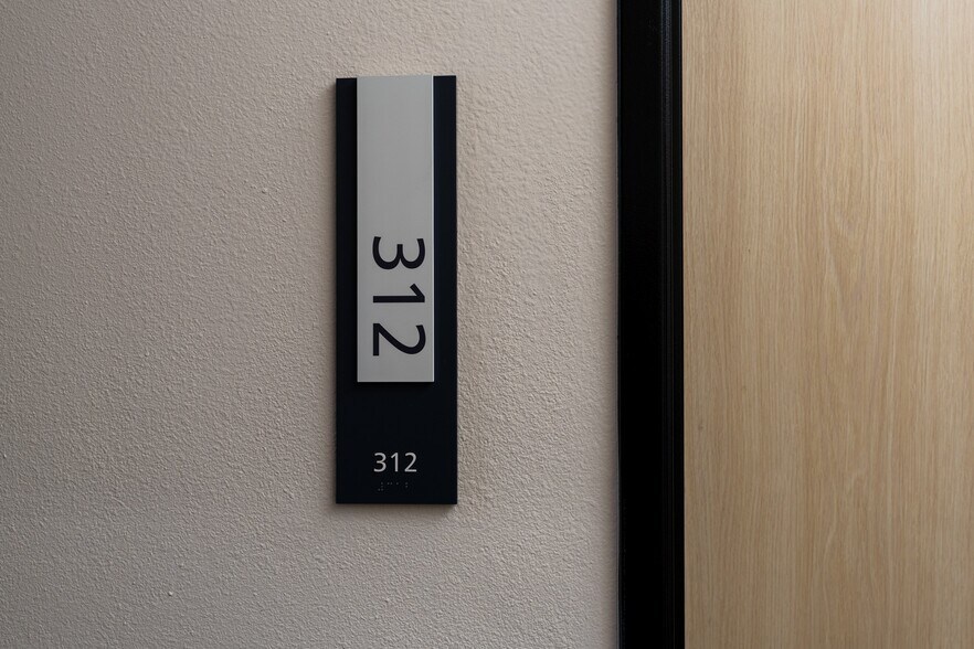 More Photos Of 1511 N Fairfax Ave, Los Angeles Apartments For Lease