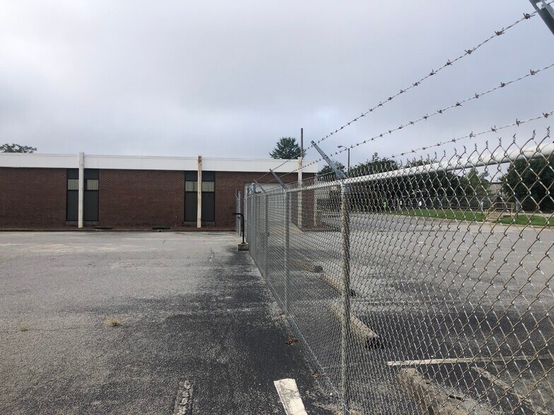 More Photos Of 1530 Hooker Rd, Greenville Freestanding For Lease