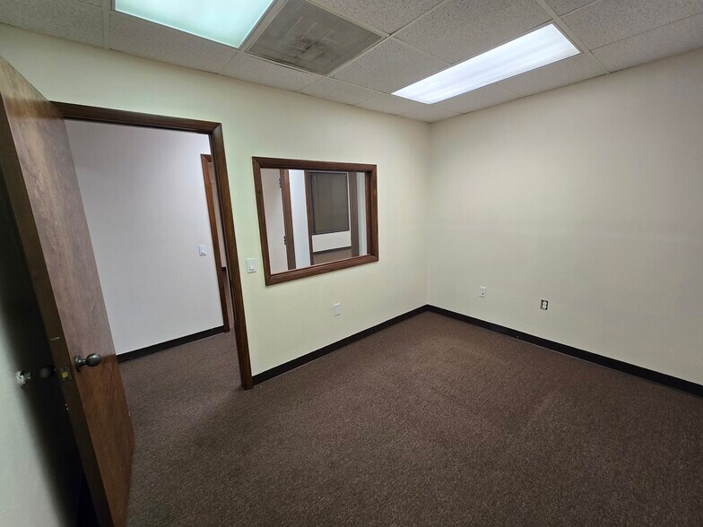 More Photos Of 4315 Highland Park Blvd, Lakeland Office For Lease