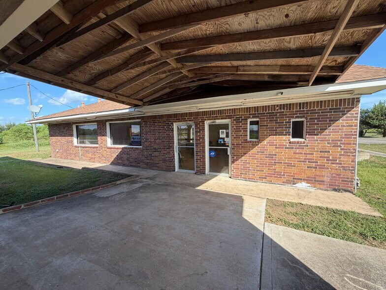 More Photos Of 111 County Road 227, East Bernard Freestanding For Lease