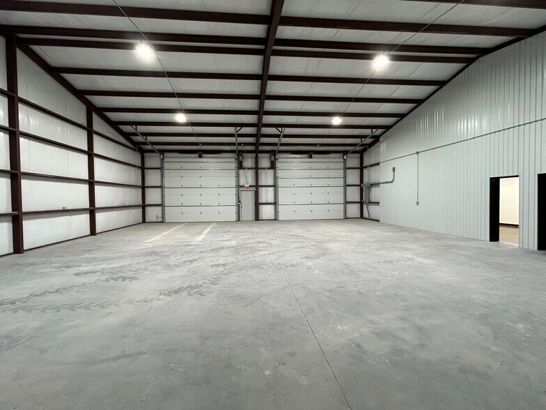 More Photos Of 2212 Saw Gin Road, Pecos Showroom For Lease