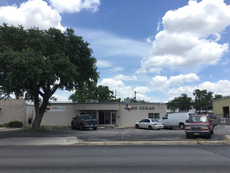 More Photos Of 11720 Warfield St, San Antonio Light Manufacturing For Lease