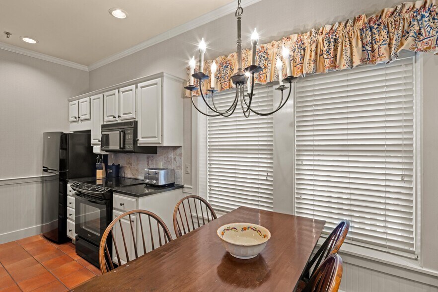More Photos Of 18 Main St, Stowe Hotel For Sale