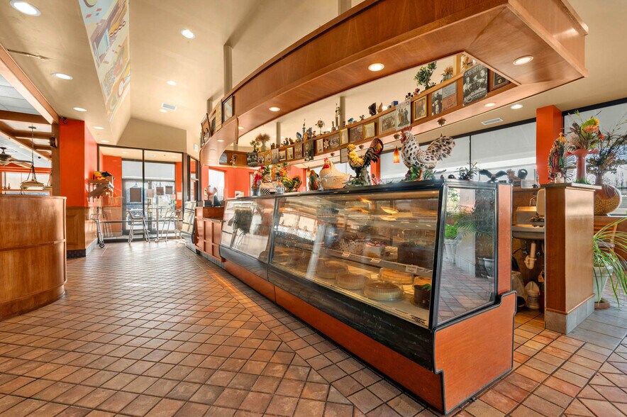 More Photos Of 980 W Lake St, Addison Restaurant For Sale