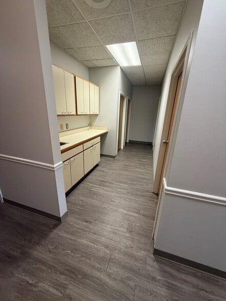 More Photos Of 1000 Hawthorne Ave, Athens Medical For Lease