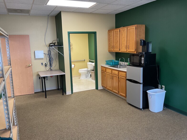 More Photos Of 2340 Warren Rd, Indiana Office For Lease