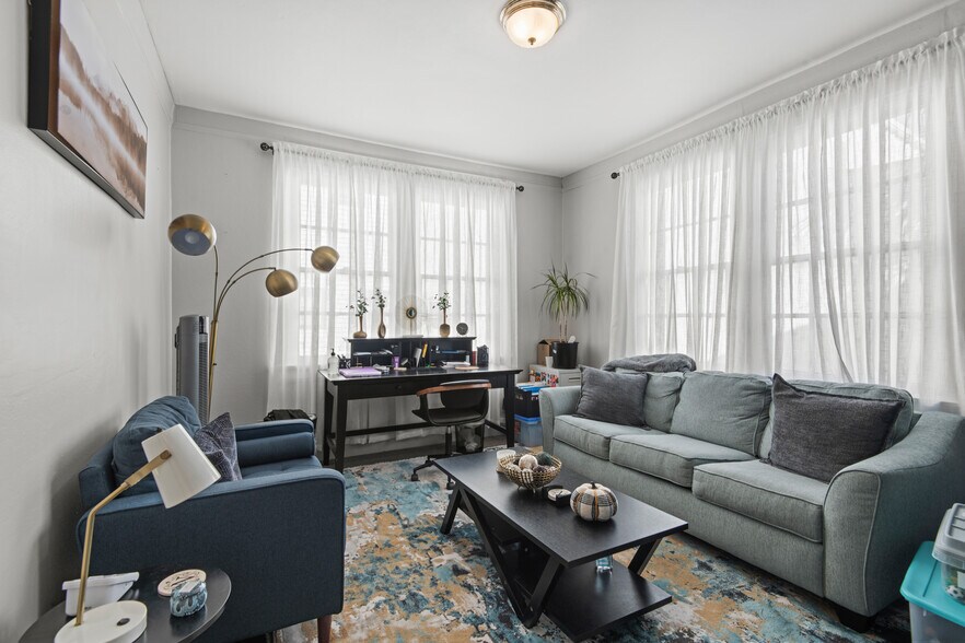 More Photos Of 405 N Causeway Blvd, Metairie Freestanding For Sale