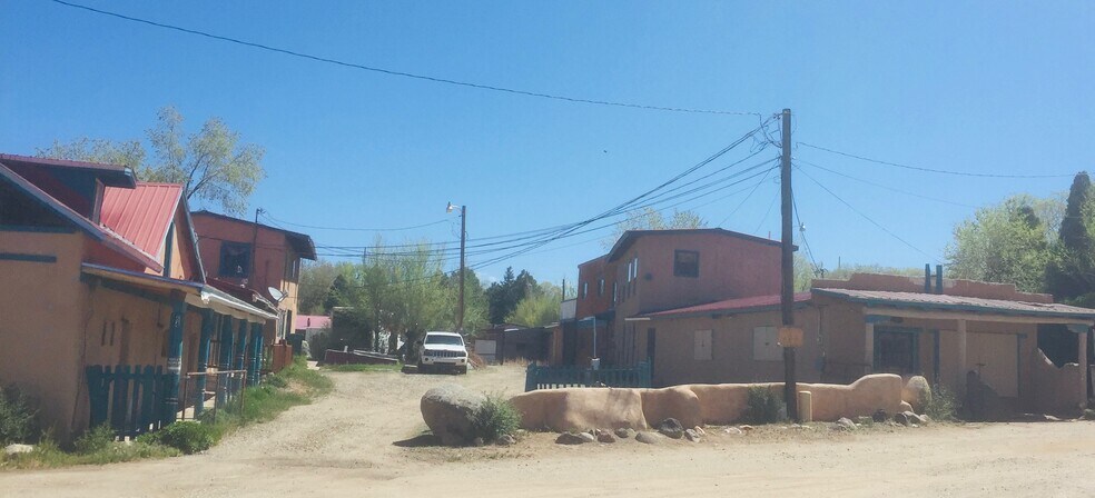 Primary Photo Of 62-64 St Francis Plaza, Ranchos De Taos Apartments For Sale