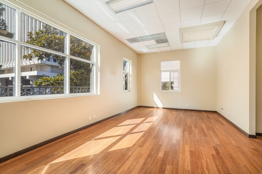 More Photos Of 120 S Doheny Dr, Beverly Hills Office For Lease