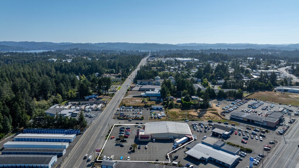 More Photos Of 1385 Newmark Ave, Coos Bay Supermarket For Sale
