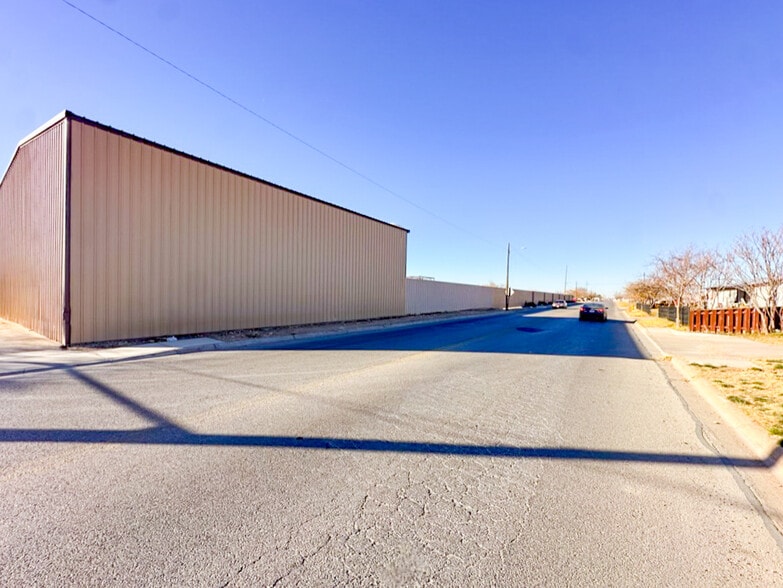 More Photos Of 604 Collins ave, Midland Warehouse For Sale