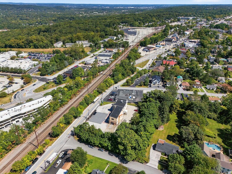 More Photos Of 514 E King Rd, Malvern Storefront Retail Office For Sale