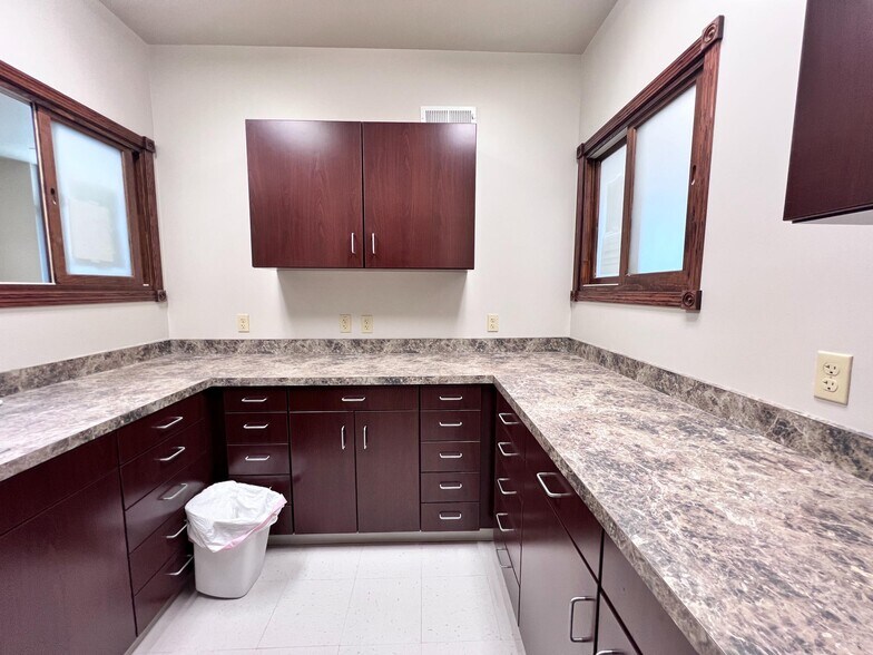 More Photos Of 202 Diamond Springs Trl, Ogallala Medical For Sale