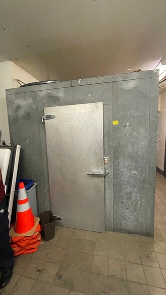 More Photos Of 2294 Industrial Pky W, Hayward Restaurant For Lease