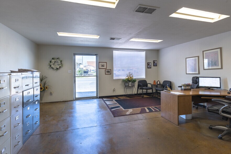 More Photos Of 609 N 7th St, Williams Auto Repair For Sale