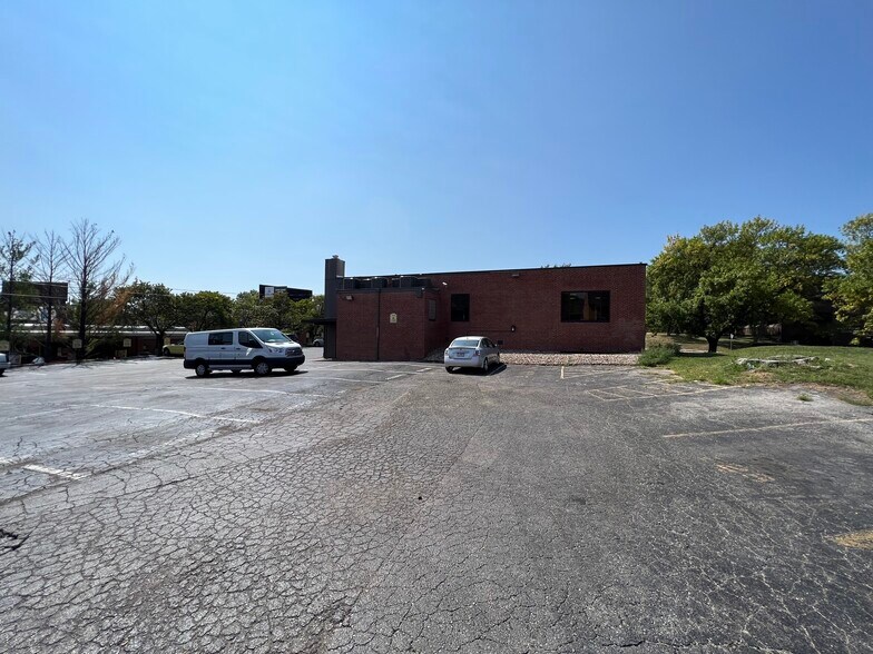 More Photos Of 4233 Roanoke Rd, Kansas City Office For Lease