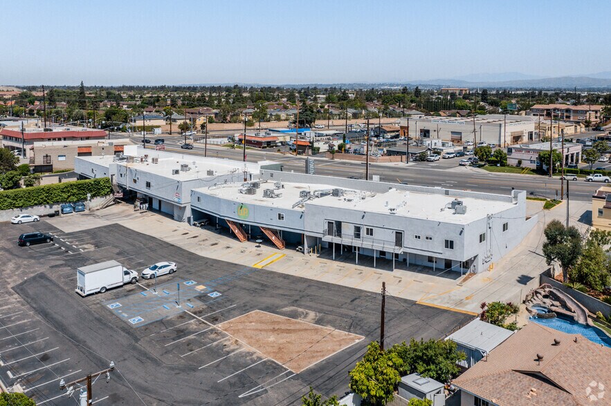 More Photos Of 806-846 E Lincoln Ave, Orange Unknown For Lease