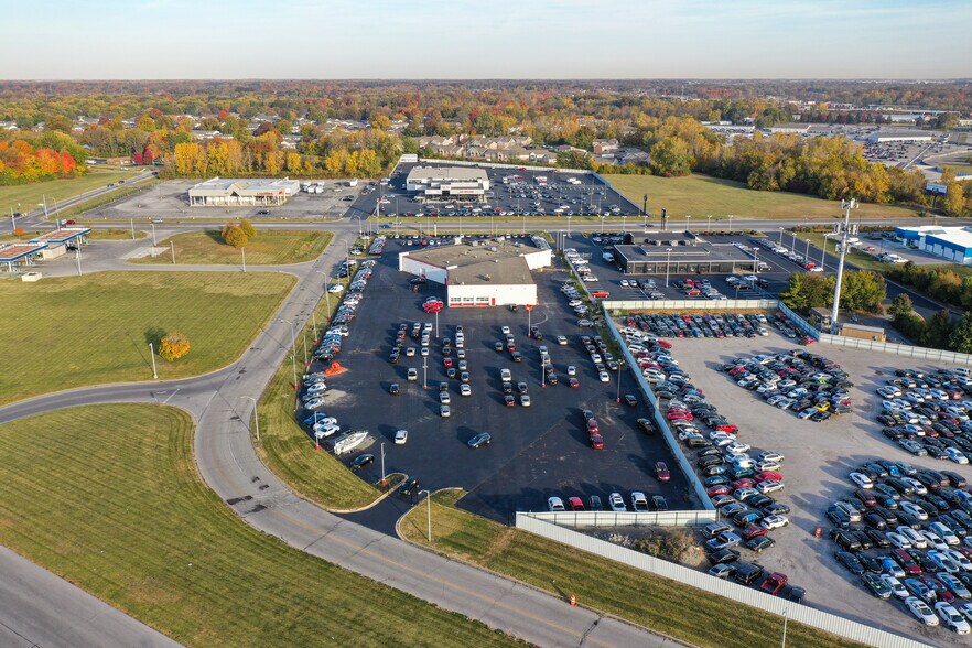 More Photos Of 5303 W Pike Plaza Rd, Indianapolis Auto Dealership For Lease