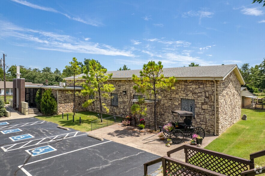 More Photos Of 2254 W Meyers Cir, Choctaw Lodge Meeting Hall For Sale