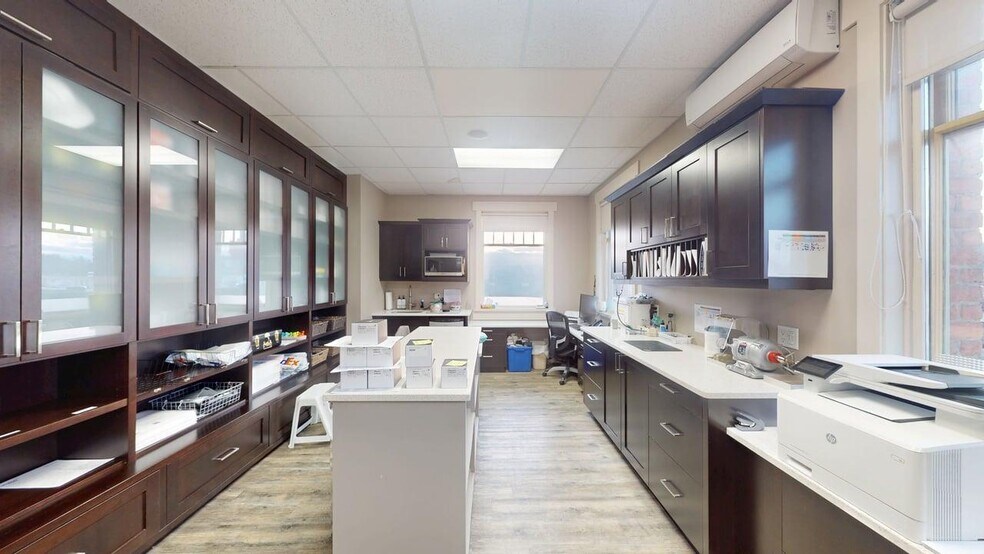 More Photos Of 800 Baker St, Cranbrook Storefront Retail Office For Sale