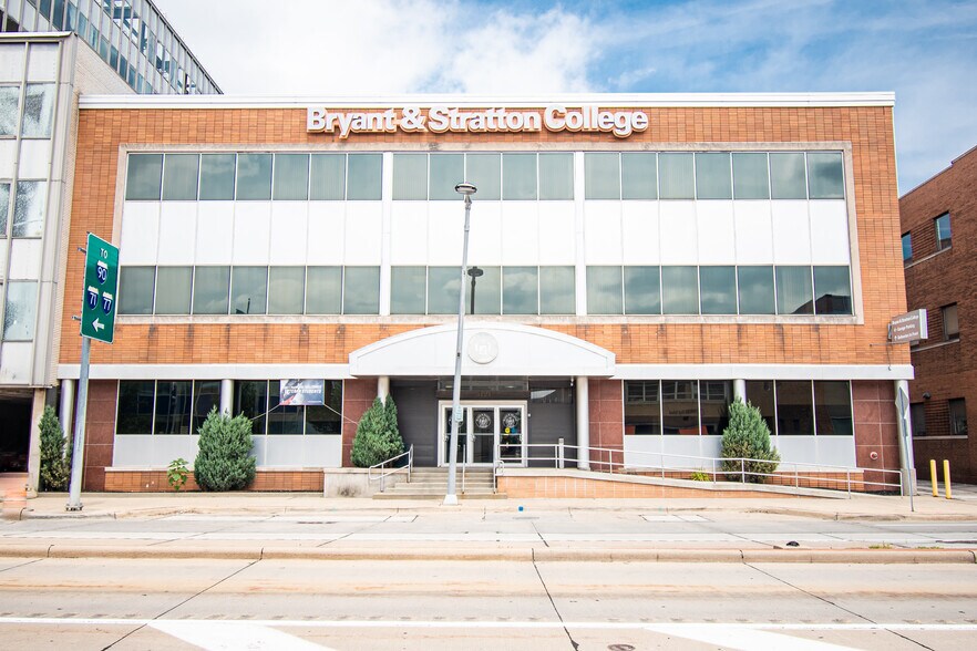 Primary Photo Of 3121 Euclid Ave, Cleveland Schools For Lease