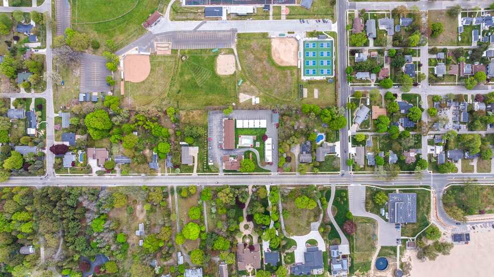 More Photos Of 612 N Lakeshore Dr, Ludington Hotel For Sale