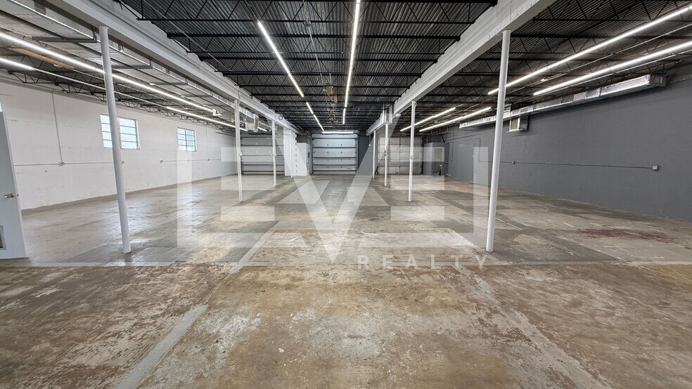 More Photos Of 3948 NE 5th Ave, Oakland Park Warehouse For Lease