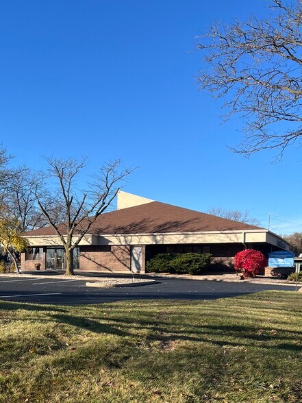 Primary Photo Of 5605 Odana Rd, Madison Medical For Sale