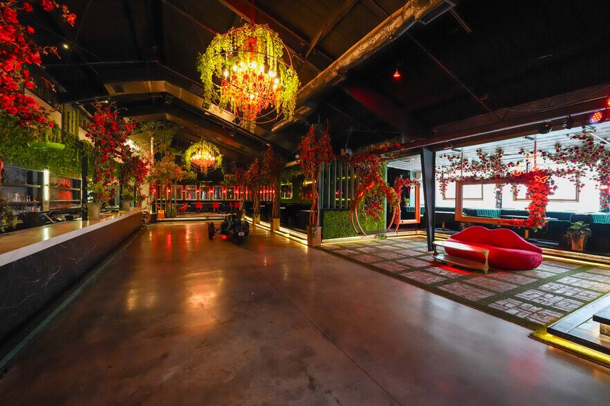 More Photos Of 2735 Washington Ave, Houston Freestanding For Lease