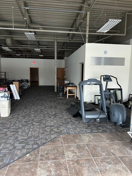 More Photos Of 1148-1166 Westowne Dr, Neenah Unknown For Lease