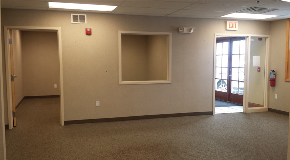 More Photos Of 770 Beacon St, West Dundee Medical For Sale