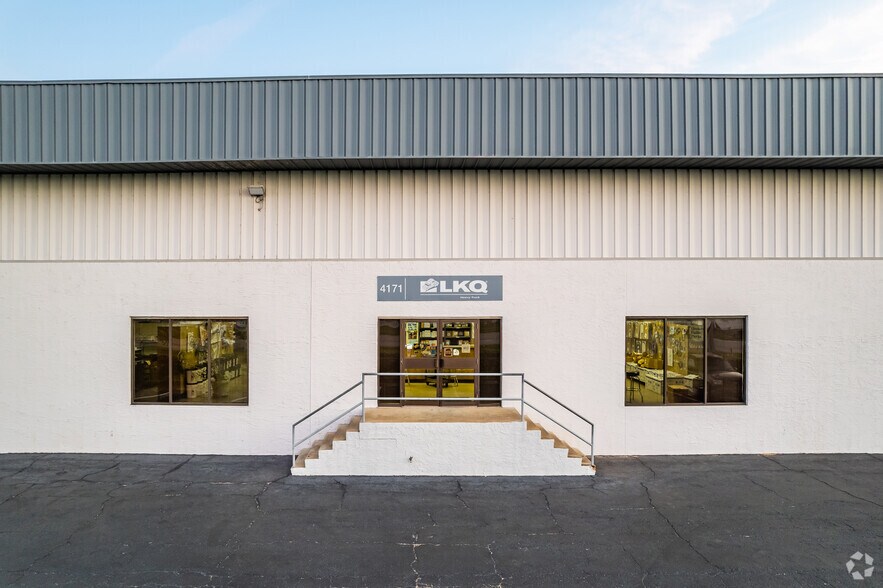 More Photos Of 3320 Vineland Rd, Orlando Unknown For Lease