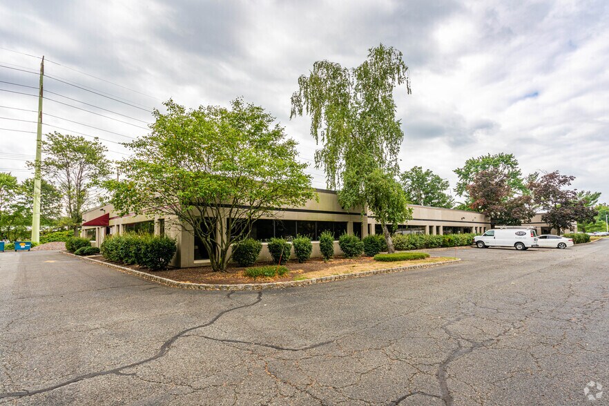 More Photos Of 7 E Frederick Pl, Cedar Knolls Office For Lease