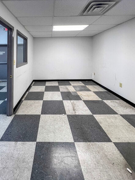 More Photos Of 4701 Commercial Dr NW, Huntsville Warehouse For Lease