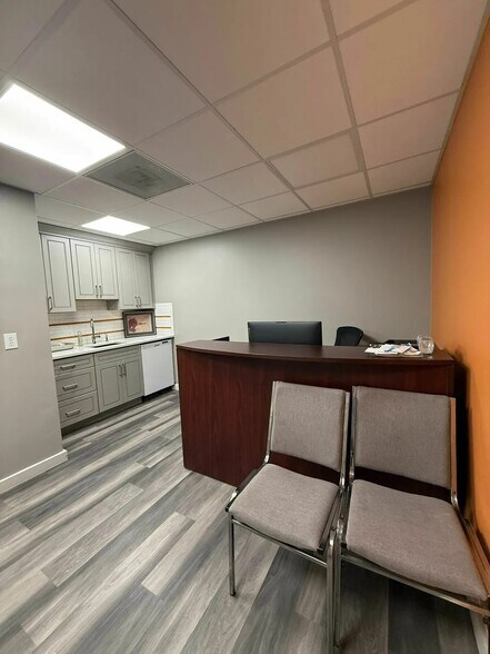 More Photos Of 8330-8350 Meadow Rd, Dallas Office For Sale