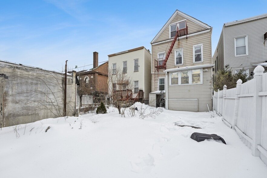 More Photos Of 910 19th St, Union City Multifamily For Sale