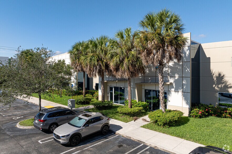 More Photos Of 3900-3908 NW 126th Ave, Coral Springs Warehouse For Sale