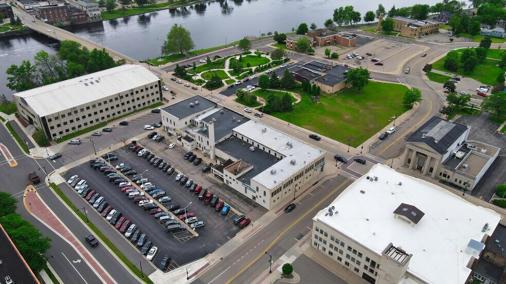 More Photos Of 230 W Grand Ave, Wisconsin Rapids General Retail For Sale