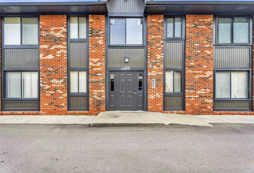 More Photos Of 23210 Middlebelt Rd, Farmington Apartments For Sale